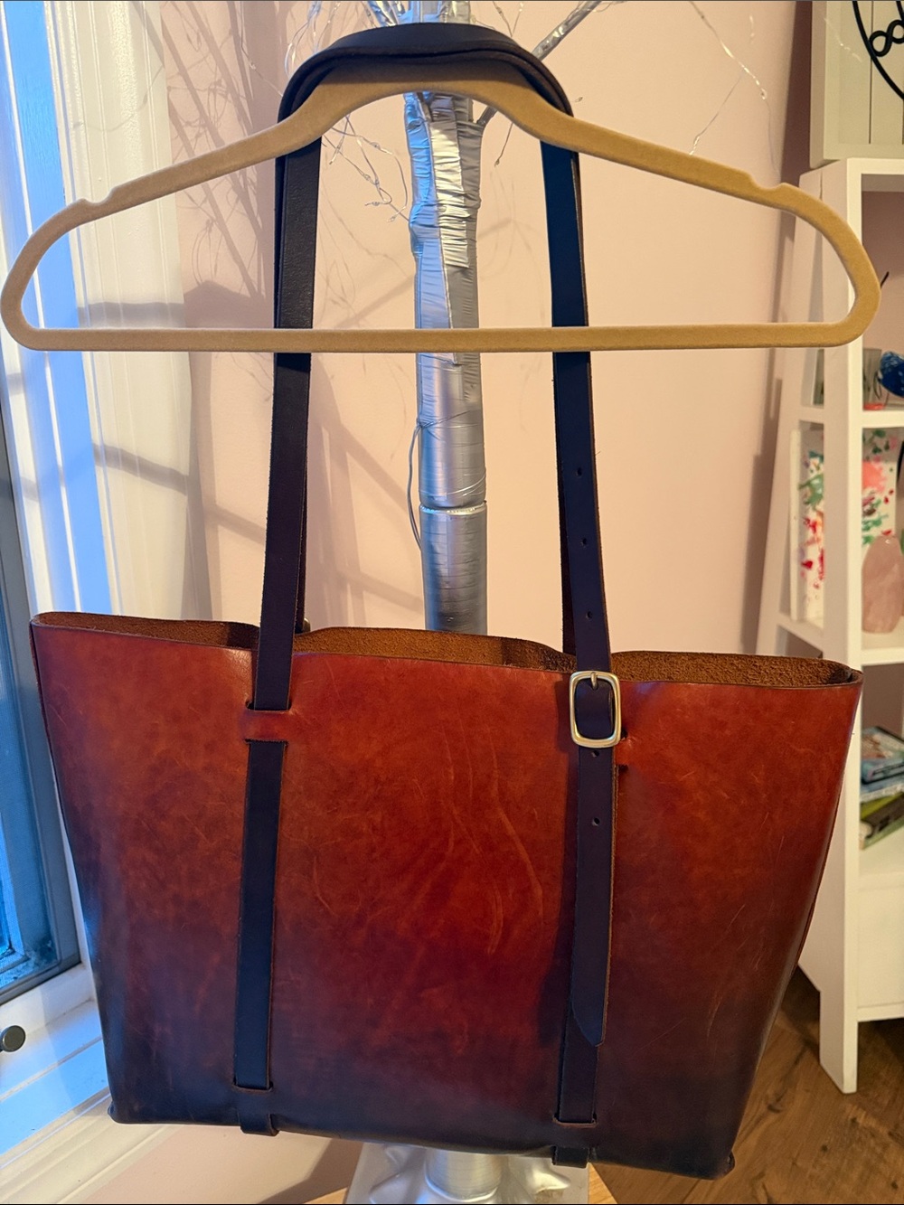 Show Stopper Leather Tote Bag in Chestnut Brown - Picture 5 of 15